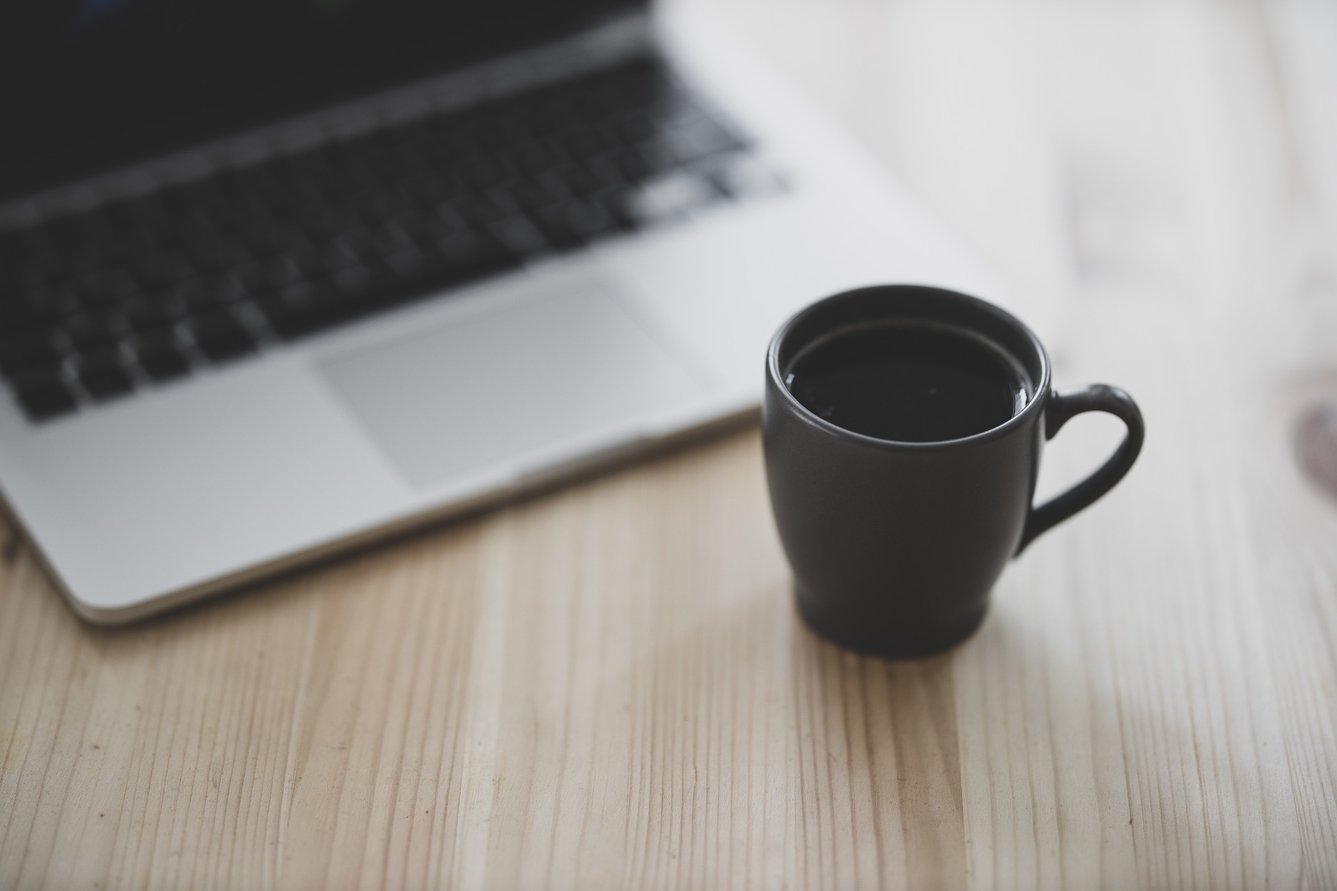 decorate image of a coffee mug and laptop on wooden desk; Image by Engin Akyurt from Pixabay